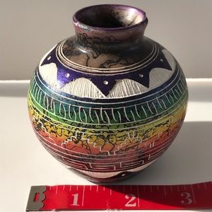 Navajo Hilda Whitegoat small pottery piece